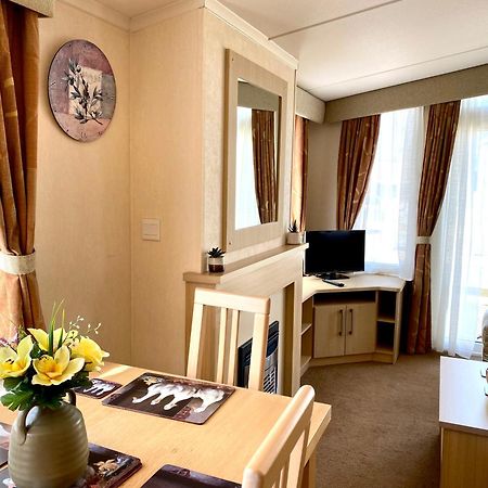 Elletson Park Wood Fired Hot Tubs, Caravans & Pods Pilling Extérieur photo