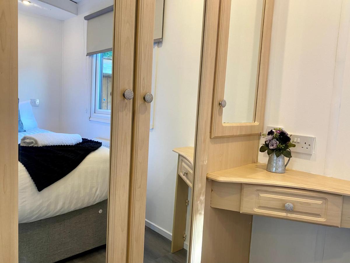 Elletson Park Wood Fired Hot Tubs, Caravans & Pods Pilling Extérieur photo