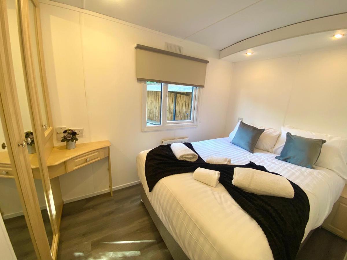 Elletson Park Wood Fired Hot Tubs, Caravans & Pods Pilling Extérieur photo
