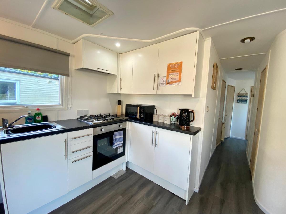 Elletson Park Wood Fired Hot Tubs, Caravans & Pods Pilling Extérieur photo