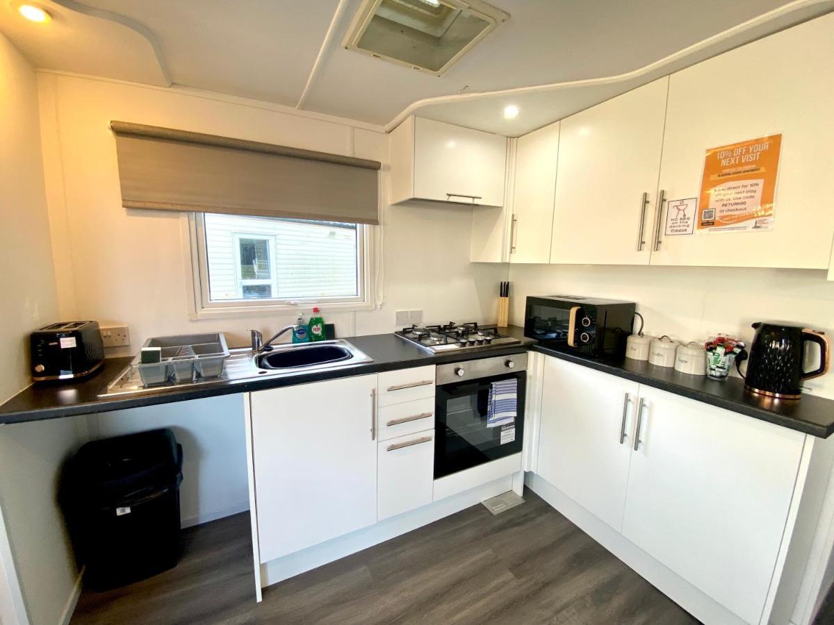 Elletson Park Wood Fired Hot Tubs, Caravans & Pods Pilling Extérieur photo