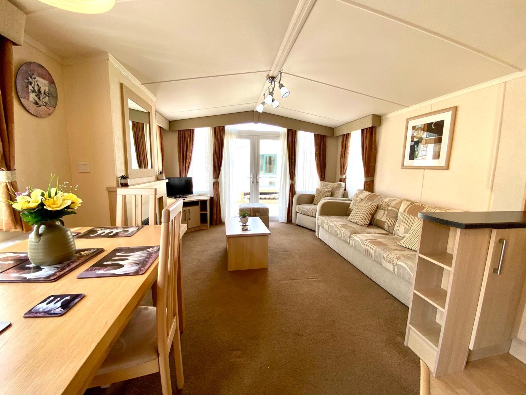Elletson Park Wood Fired Hot Tubs, Caravans & Pods Pilling Extérieur photo