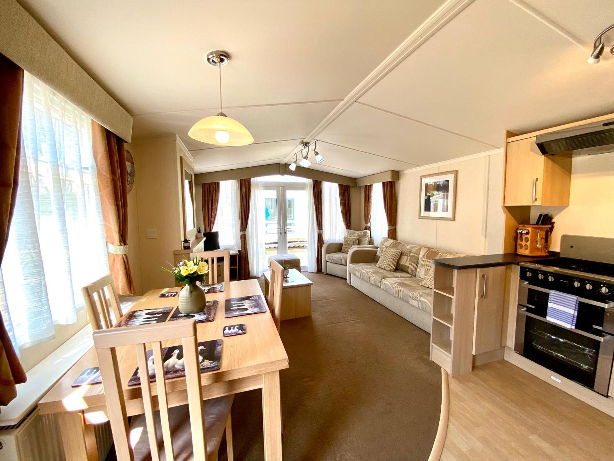 Elletson Park Wood Fired Hot Tubs, Caravans & Pods Pilling Extérieur photo