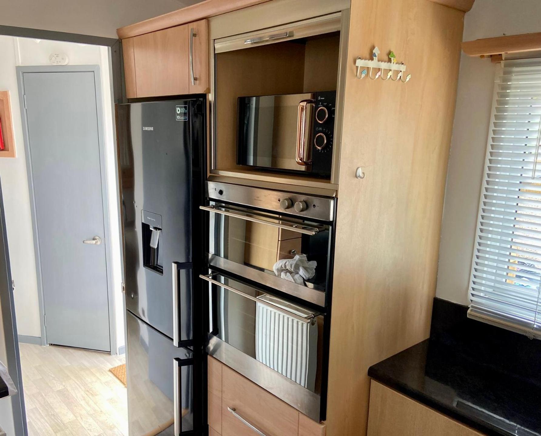 Elletson Park Wood Fired Hot Tubs, Caravans & Pods Pilling Extérieur photo